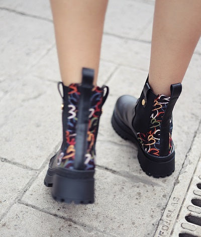 ZANAY – Botín urbano con carácter y personalidad